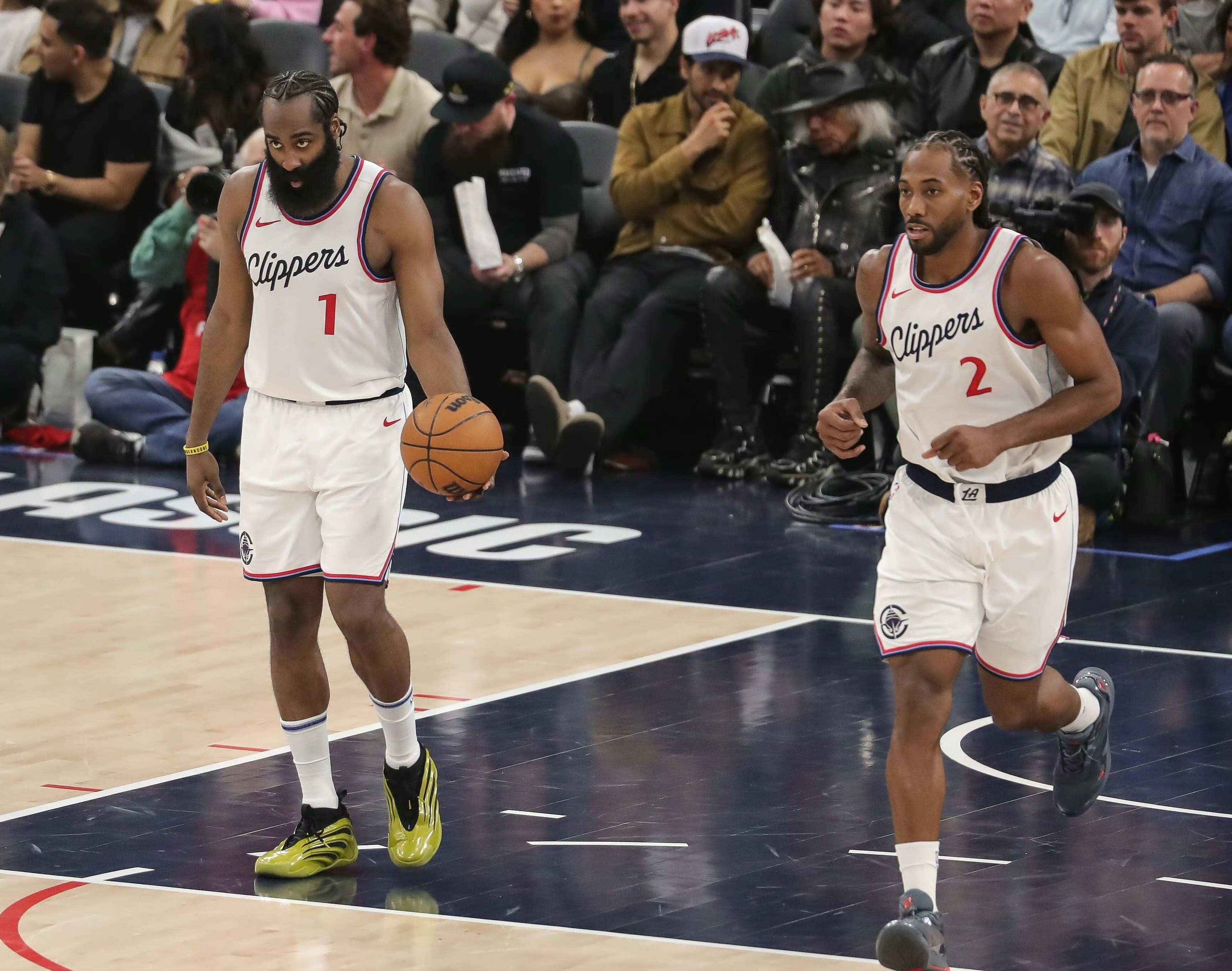 哈登在曼联比赛中比赛规则变更，败北引发热议！